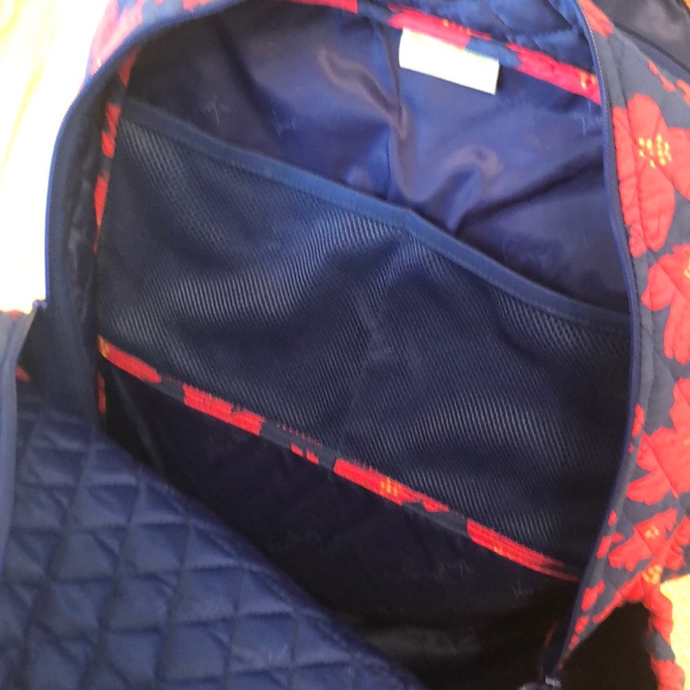 Like new vera Bradley  backpack 15 compartment